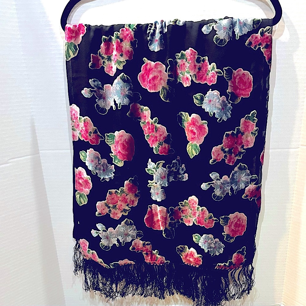 Silk and velvet rose red & green, with blk fringe - Picture 3 of 9